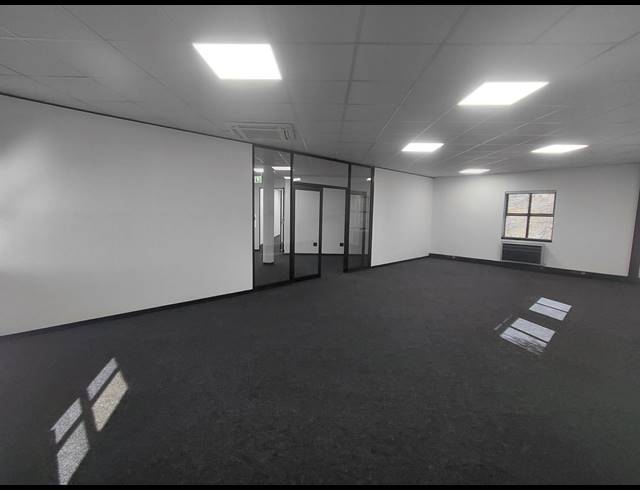 291M² OFFICE TO LET IN EPSOM DOWNS